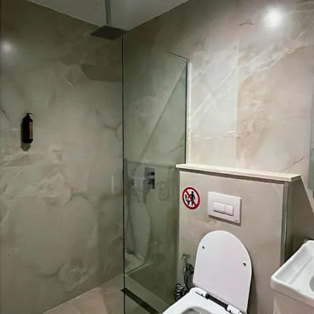 Luani 2 *