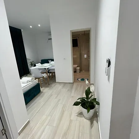 Luani 2 * Avlonya