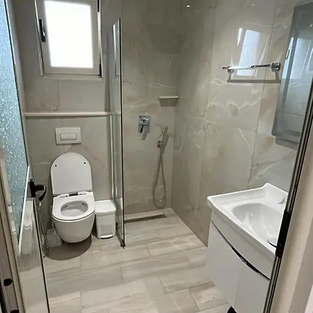 Luani 2 *